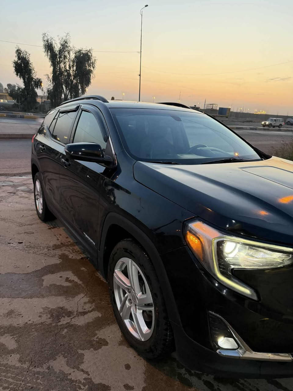 السلام عليكم 
جمسي تيران 2019,,
مواصفات ،،،،،،،SLT

بانوراما سقف 
تحديد مسار الشارع 
رادار امامي جانبي 
توقف ذاتي 
نضام انزلاق 
نضام اعطال 
نضام ايكو سبورت نورمال 
محرك 2000,,تربوو،،،
كشنات جلد كشنات هيتر امامي 
كامرى دواره خلفيه 
لايت ال اي دي زينون 
كشافات ضباب كثيف 
تبريد وتكييف الهواء مركزي 
بصمه تشغيل بصمه ابواب 

وبعد بيها مواصفات 
المحرك والجير بحاله ممتازه 

السعر المطلوب 165,,,ومجال الطيبين 
للستفسار اتصال ***********
خابر وتؤمر📜
