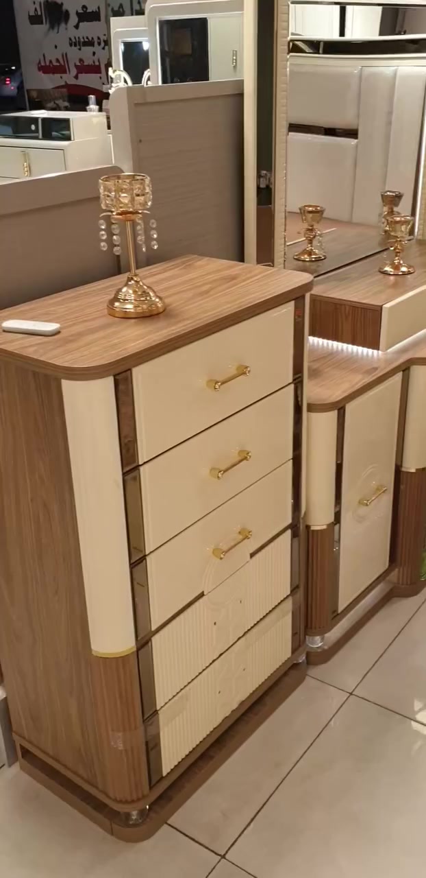 السلام عليكم
غرفة نوم للبيع ١١ قطعة نضيفة جدا 
نسبة النضافة ٩٥%
السرير بي خزانة على كبرة
السعر مليون وميتين 
***********
