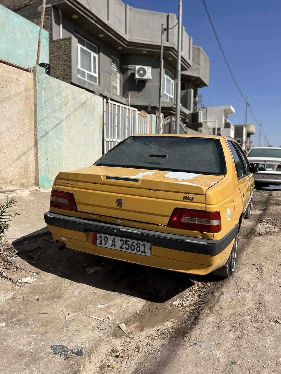 السلام عليكم بيجو أكد 2016 السياره استعمال شخصي تبريدها شغال خير من الله وحداديه تمام مكينتها زينه  مكفوله كفاله عامه حتى من الصبغ  تخم تاير جديد خياسات بيها بس مو هواي تحويل ثاني يوم للاستفسار اكثر *********** عنواني بابل مركز سعرها 40 وبيها مجال
