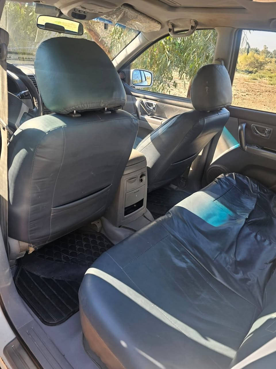 سورنتو 
2006
رقم سليمانيه سنويه ساقطه
مكينه بيها تبخير 
كشر مكفول بس شبر بابجاملغ الايمن وطرف البنيد
كير مكفول مالكها بالحله 
*********** بغداد, العراق
