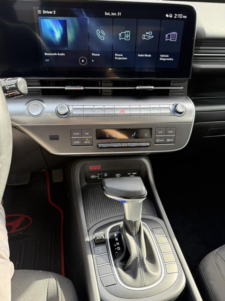 --

للبيع او المراوس – هيونداي كونا 2024 🚘

اللون المميز اخضر 

🔹 رقم بغداد  تحويل للمشتري

🔹 الموديل: 2024 / وارد أمريكي

🔹 المسافة المقطوعة:10000 mi فقط

🔹 المحرك: 2000cc – دوش

✅ المواصفات:

SEL تجي فول عدا السلايت 

محرك المرغوب 2000 دوش 

 • رادار أمامي + جانبي + خلفي

 • تحديد مسار + مانع تصادم

 • دخول ذكي + بصمة تشغيل + بصمة أبواب

 • شاشة متصلة حجم 12.3 إنج مع نظام Apple CarPlay

 • كاميرا دوارة + شاشة عدادات متغيرة + شاشة أعطال. تبريد قطعتين . شاشة متصلة مع دشبول الكتروني بالكامل 

 • أوتو هولد + أوتو ستوب + سايد بريك بصمة

 • نظام نزول منحدرات + أوضاع قيادة متعددة

 • إنارة LED نهاري وخلفي + لايت زينون

 • داخل. اسود بالكامل 

 • منافذ شحن Type-C

 • الحادث ( تبديل بنيد فقط ) كلش حلو 
بدون لا ايرباك ولا شواصي ولا لغود 

💰 السعر -185 ورقة قابل للتفاوض 

📞 للاستفسار: ***********   

بغداد زيونة 

واتساب او الاتصال عالرقم
