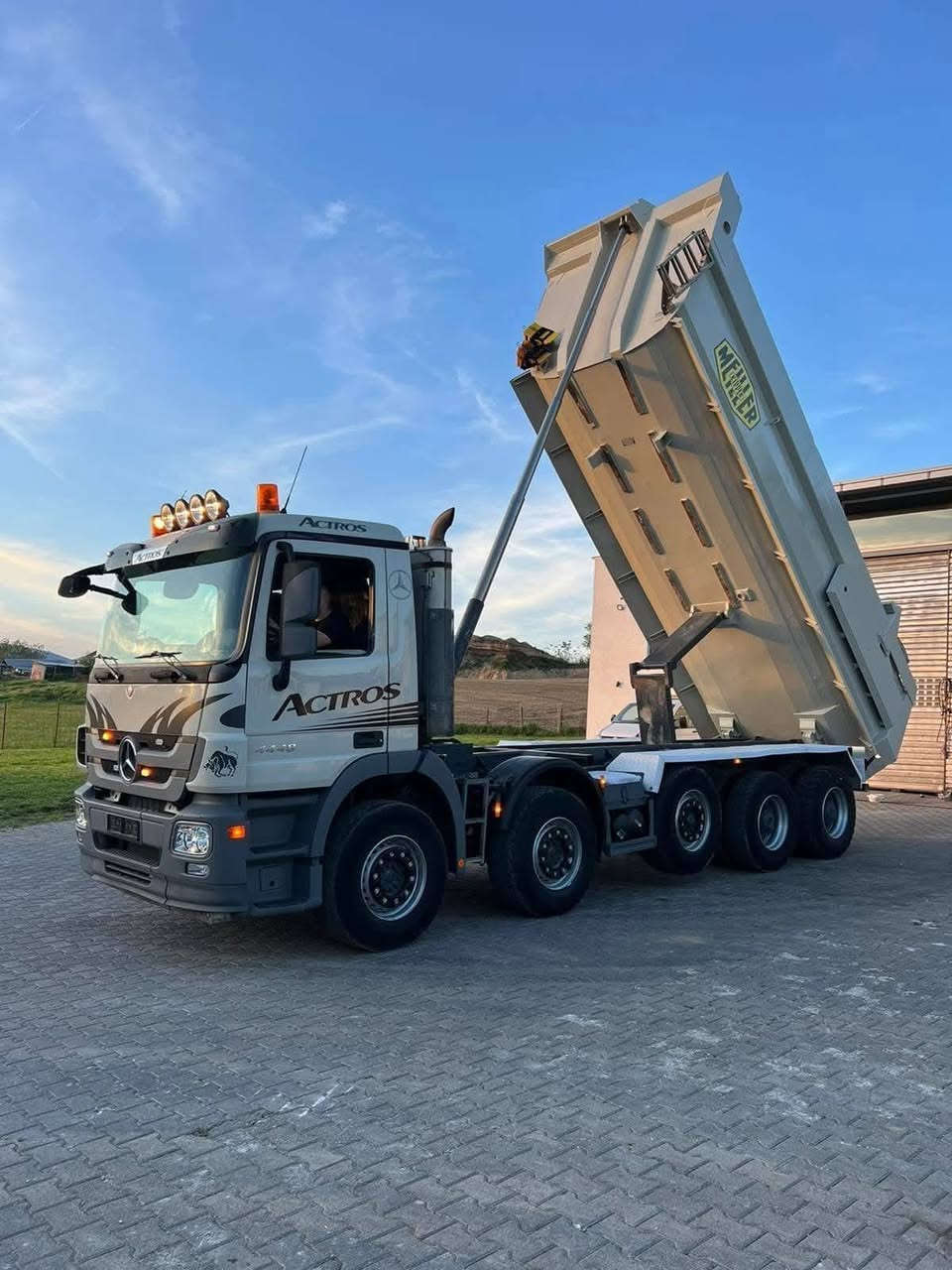 Mercedes Banz
Actros 44/48
سنة الصنع 2011
ناقل حركة اوتوماتيكي 
مجموعة جي اف 
شيال رتايدر 
عدد المحاور 5
نظام المحور 10x4
السعر 70 الف دولار 
شامل كمرك ضريبة شحن 
مدة الوصول 25 يوم بعد الحجز


**إذا كنت صاحب هذا الإعلان وتريد حذفه لأي سبب، رجاءا أرسل رسالة إلى الدعم الفني**