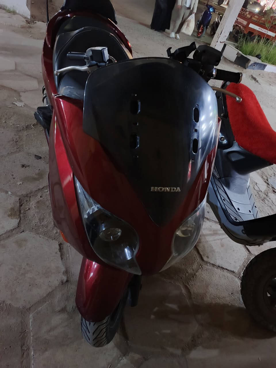 السلام عليكم   للبيع  فورزه 010  دراجه كفاله ما بيها نقص ابد  احلى من الصور بالحقيقه  دراجه 7 نمر 3 تحويلات عادي اوتو كير شغال شلعه ومعدل كلش حلوه كزوز تحويلتين رياضي وكاتم مسجل ابلاد شغال وبيه مواصفات  دراجه ابلاديه محرك بجيس لا مفتوح ولا شي ولا بيه تبخير ولا تنقيص حماوه حته ماتوصل النص  مانع انزلاق وبيها هواي مواصفات صرفيه بانزين ماكو  شغل وطلع وين ما اتريد  دراجه موجوده ب فاو   سعر 15 ورقه وبيها مجال قليل كلش


**إذا كنت صاحب هذا الإعلان وتريد حذفه لأي سبب، رجاءا أرسل رسالة إلى الدعم الفني**