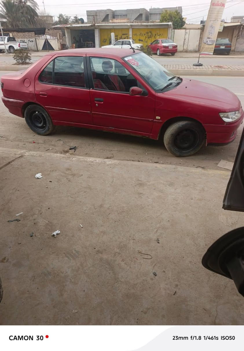 السلام عليكم
سياره بيجو 2002
حره رقم بغداد ابيع مكفوله دوله و عشاير ما اندل راعيها 
سياره بيها قطعه واحد صبق 
كير و محرك شرط صدر جديد 
كهربائيات كلها شغاله روناتها كلها شغاله 
السعر 26و بيها مجال 
رقم الهاتف ***********
