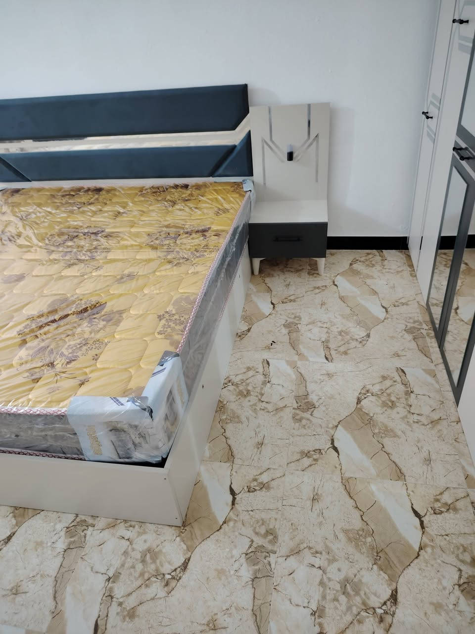 سلام عليكم
غرفة نوم تركي جديده كسر ما مستعمله ولا يوم
مكان ميسان
سعرها 700
***********
