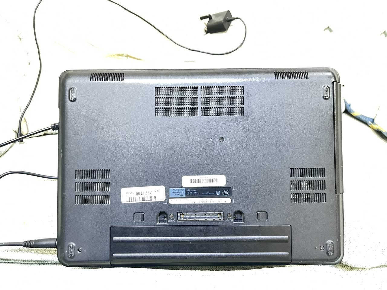 لابتوب DELL الجيل الرابع الناضفه مثل ماموضح كدامكم وندز ١٠ يفيد للقرائه التصفح العاب بسيطه قيم بما يرضي الله وبالعافيه رقم التلفون ***********واتساب متواجد ناصريه مركز
