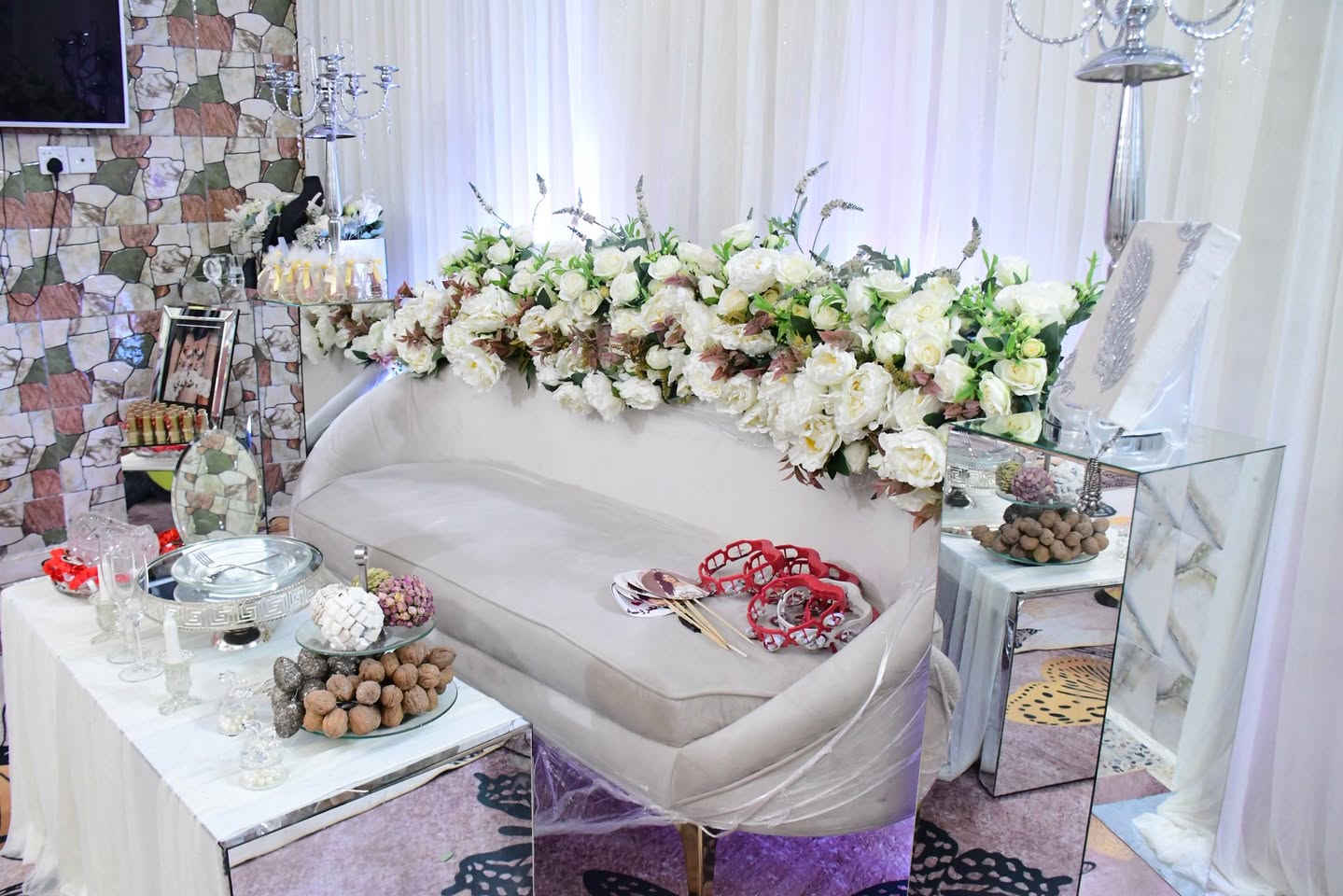 كوشات للبيع عدد 3 العنوان بغداد البلديات ***********
