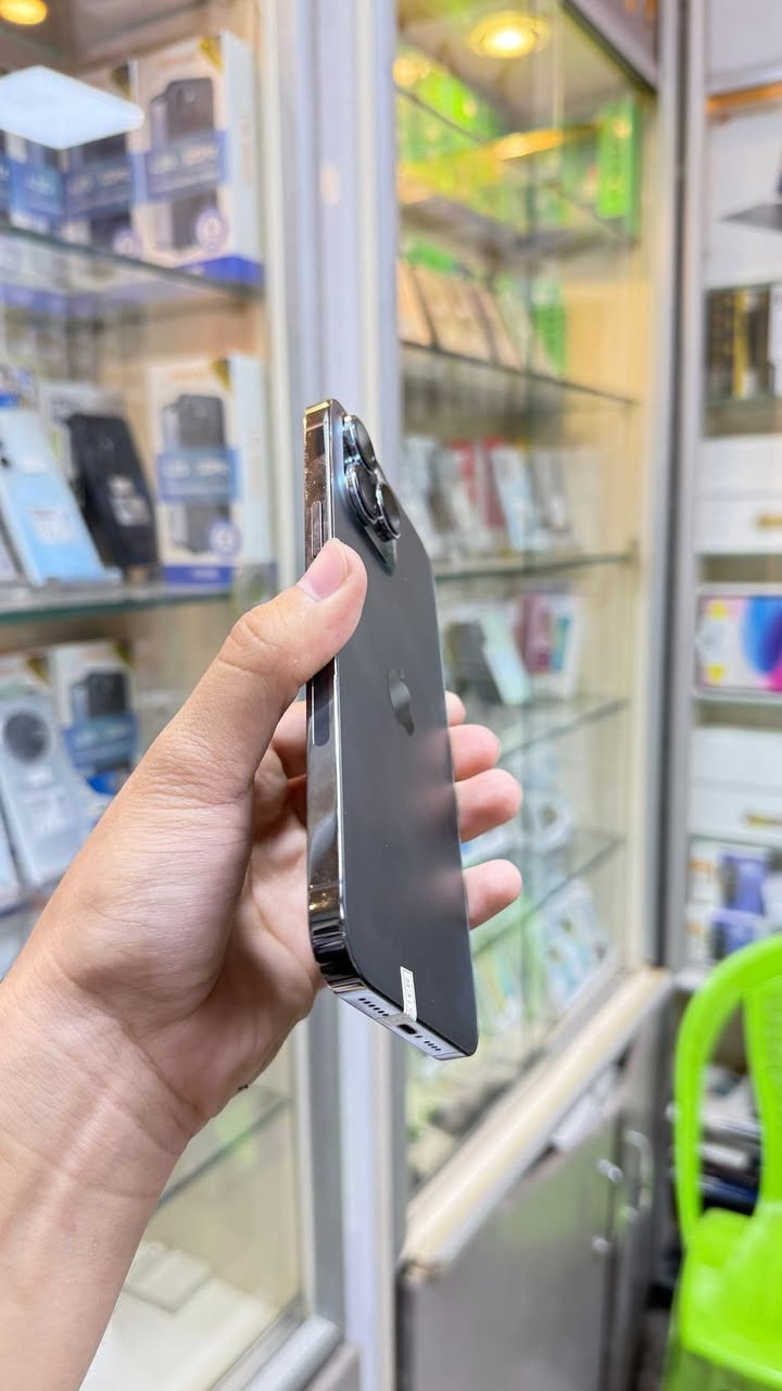 ايفون ١٣ برو ماكس ذاكره ٢٥٦ بطاريه ٨٧ بلاديه الجهاز نظيف مابي شخط نظافه ميه بالميه مكفول لا داخل صيانه ولا مرفوع وين ما تحب افحص 
مكاني /ذي قار / قضاء الفجر
للتواصل/***********
