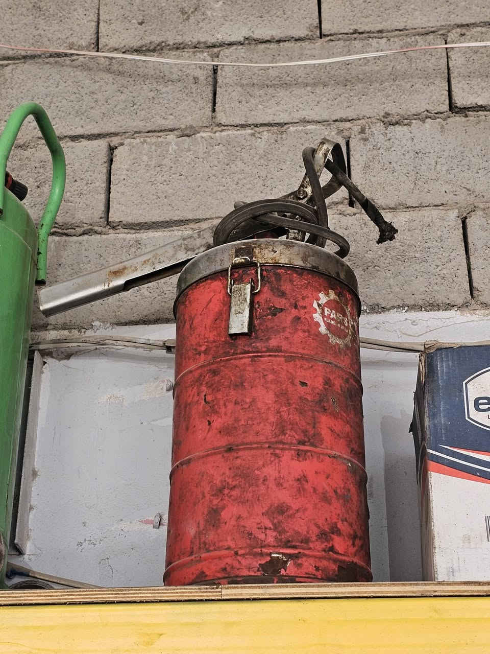 محل كامل للبيع بغداد ***********

