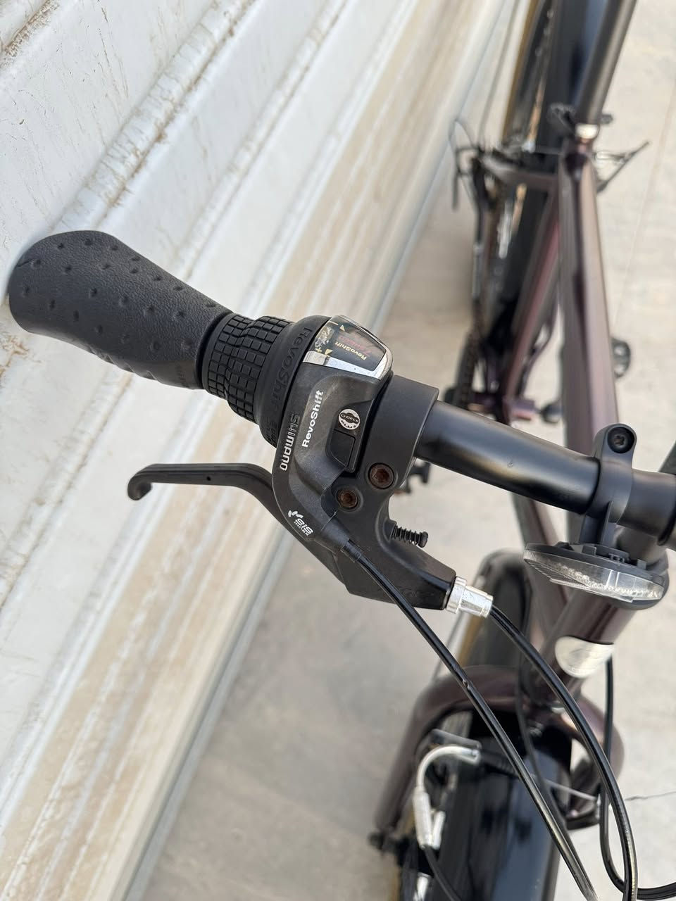 السلام عليكم اخواني دراجة ماركة (FORTARE) 
 اسمها فورتيرا حجم 26 قياس M عرض التايرات 300 
معدنه حديد تتحامل أوزان ثقيل وياله ضد الصدمات 
سستم شيمانوا تورني 1/7 نظافة 90 بل 100 كلها 
بلادي عل وضع الشركة سعرها 250 الف وبي مجال  
الاستفسار *********** عنواني موصل 
تتوفر خدمة توصيل لجميع محافظات العراق وتحياتي للجميع
