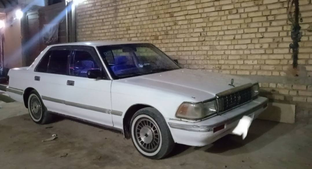 السلام عليكم سيدان 1990 للبيع ياباني حداديه كاملة  المكينه ونجي تبريد شغال رقم انگليزي بدون حادث سنويه جديده بأسمي المكان ناصريه سوق الشيوخ السعر خاص على الرقم ***********
