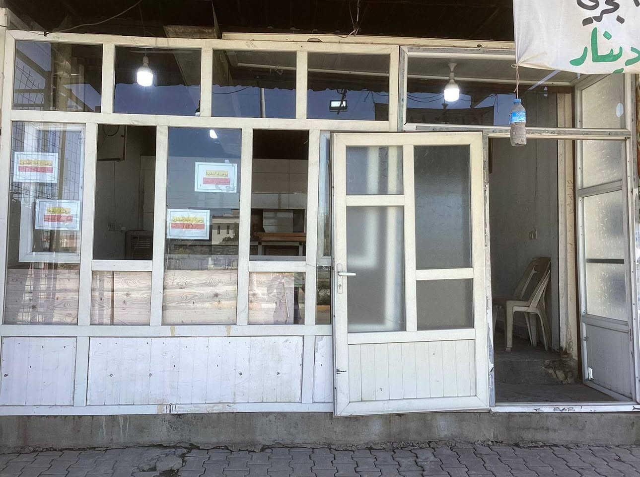 فرن صمون حجري للبيع يشتغل ١٤٠ الى ١٥٠ يشتغل على الغاز  يحتوي على ٩٠ طاولي مربع وعجانه سعة ٥٠ كيلو  ايجاره المكان ٢٥٠ الف مع الماء والكهرباء يقع على سايدن تجاري شارع ريسي المواد الموجوده حسب ما ضاهرات في الصوره المحل كبير ٥ في ٢٠ يمكن ان يستغل بمشروع اخر كصمون كهرباءي ومعجنات كمعمل يقع في ال٥٥ حي الزوراء الشارع العام مدخل الشارع الاتصال ***********
