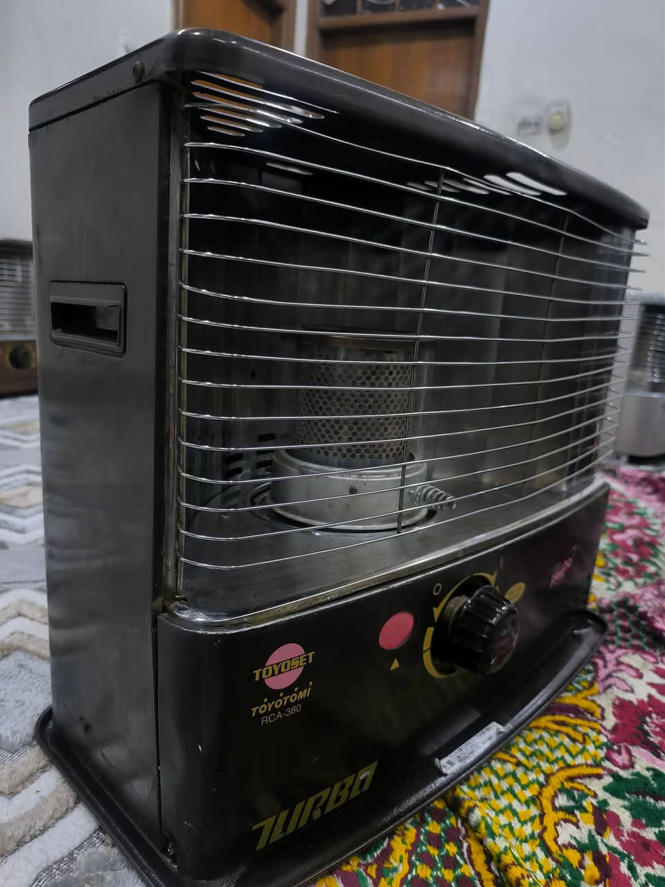 السلام عليكم 
مكلف بل نشر 
صوبة كازية للبيع 
النوعية تيتومي ياباني اصلي 
فند اصلي نضيفة شرط لا ريحة لا دخان 
السعر 85 
موصل حي الرفاعي 
للتواصل والاستفسار : ***********
