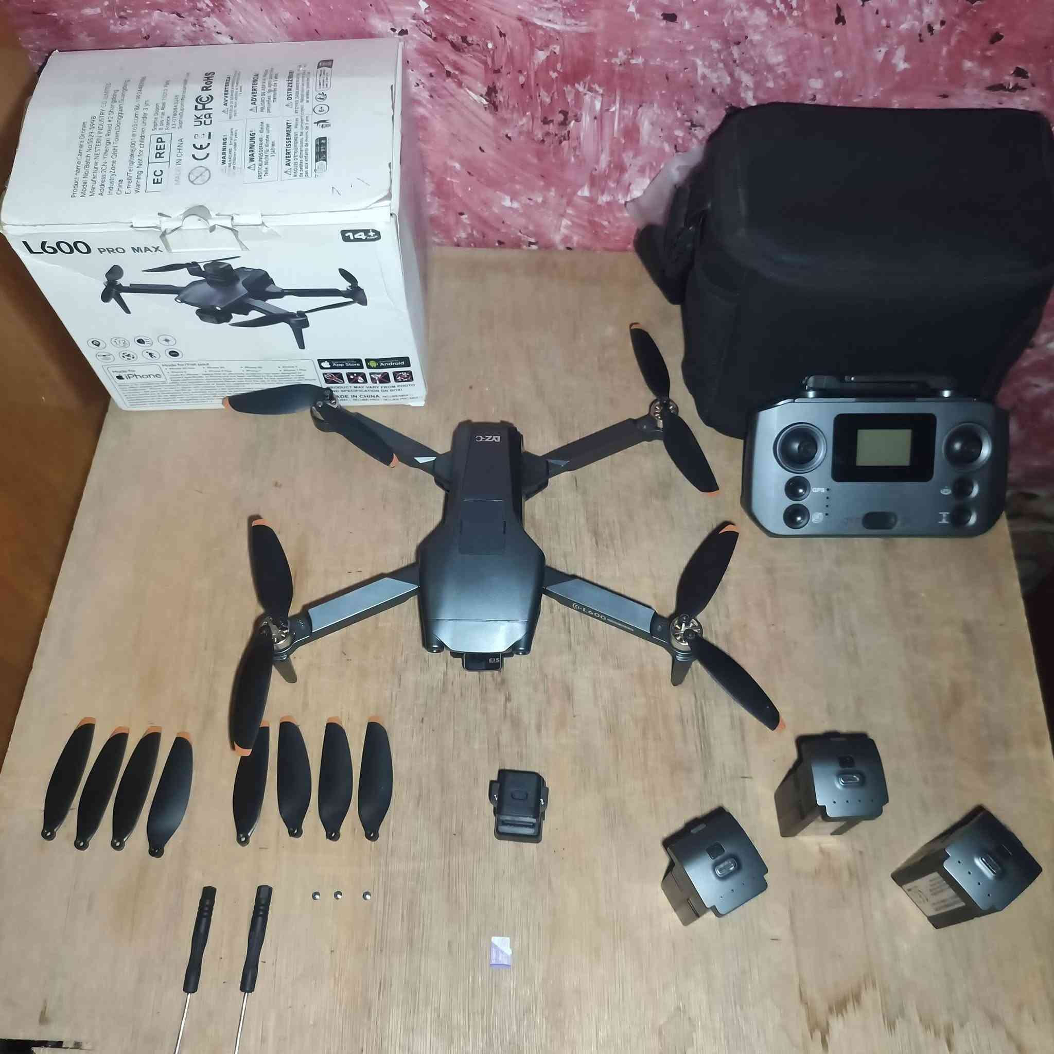 للبيع: درون احترافية L600 Pro Max بحالة ممتازة
​هل تبحث عن تجربة طيران ممتعة وتصوير بجودة عالية؟ أعرض لكم للبيع درون L600 Pro Max، جهاز متكامل ومميز جاهز للاستخدام مباشرة.
 ✅​مميزات العرض:
​الدرون: L600 Pro Max بحالة ممتازة. 
✅​الطاقة: تأتي مع 3 بطاريات أصلية لضمان وقت طيران  
✅تصوير 4K
أطول.
✅​التخزين: مرفق معها ذاكرة (رام/SD Card) لتخزين فيديوهاتك وصورك.
✅​الملحقات: الجهاز يأتي مع كامل ملحقاته (جهاز التحكم، حقيبة الحفظ، المراوح الاحتياطية، وأدوات الفك والتركيب) 
​حالة الجهاز:
الدرون نظيفة جداً ومحفوظة بعناية، مثالية للمبتدئين والمحترفين في التصوير الجوي.
​السعر: [250بيها مجال]
الموقع: [ناصريه/سيدخيل ] يوجد توصيل 
للتواصل: [***********]او أنستا gif_bw
