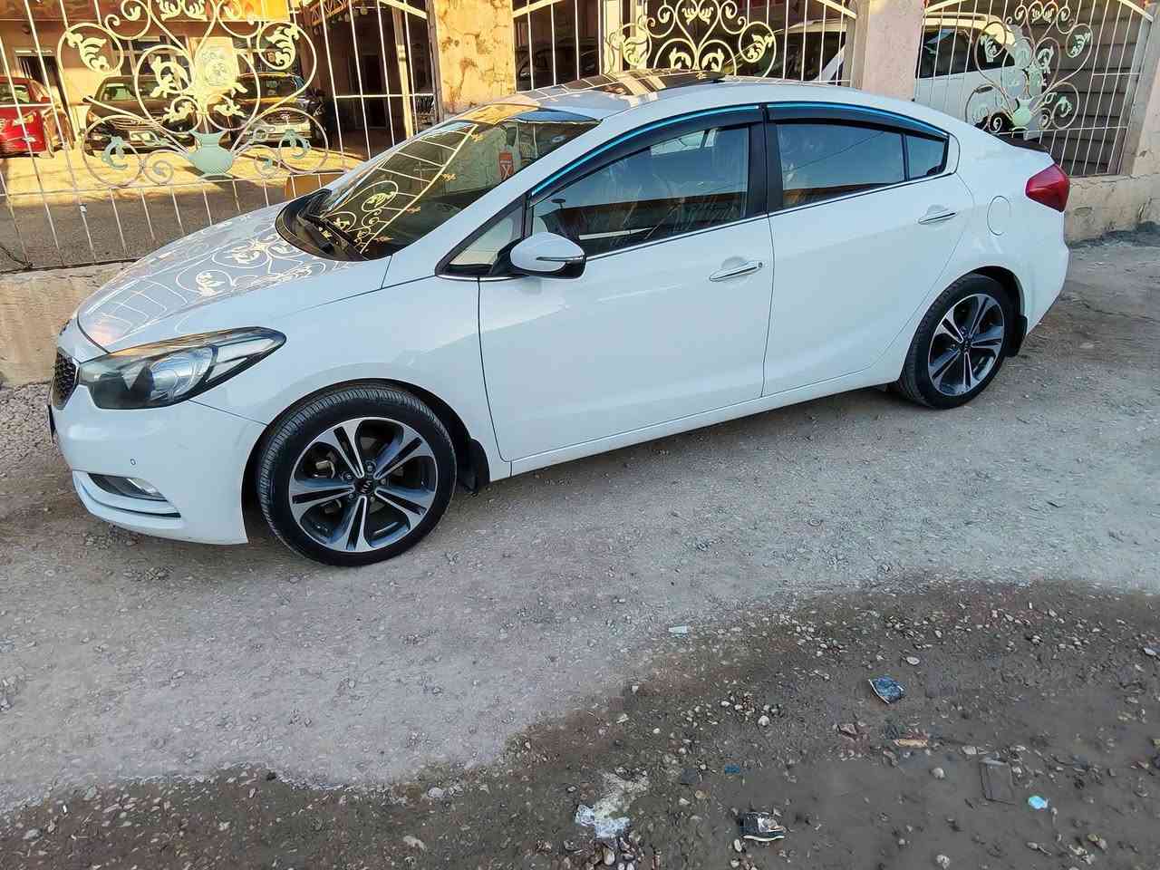 للبيع كيا سيراتو موديل  2016  رقم انكليزي سليمانيه ماشيه 120 ألف سيارة مكفوله من الضربه والصبغ والتبديل  والحالوبالسعر137 وبيها مجال قليل مكان النجف للاستفسار اتصل ***********
فول مواصفات عده البصمه 
حساسات امامي خلفي 
لد امامي خلفي 
اشاير مري + مري شفط 
فتحه 
مثبت سرعه 
ثلاث انضمه قياده (نورمايل-ايكو - اسبورت)
تبريد قطعتين 
خمسه ويل كب 
مانع انزلاق 
حساس تاير
