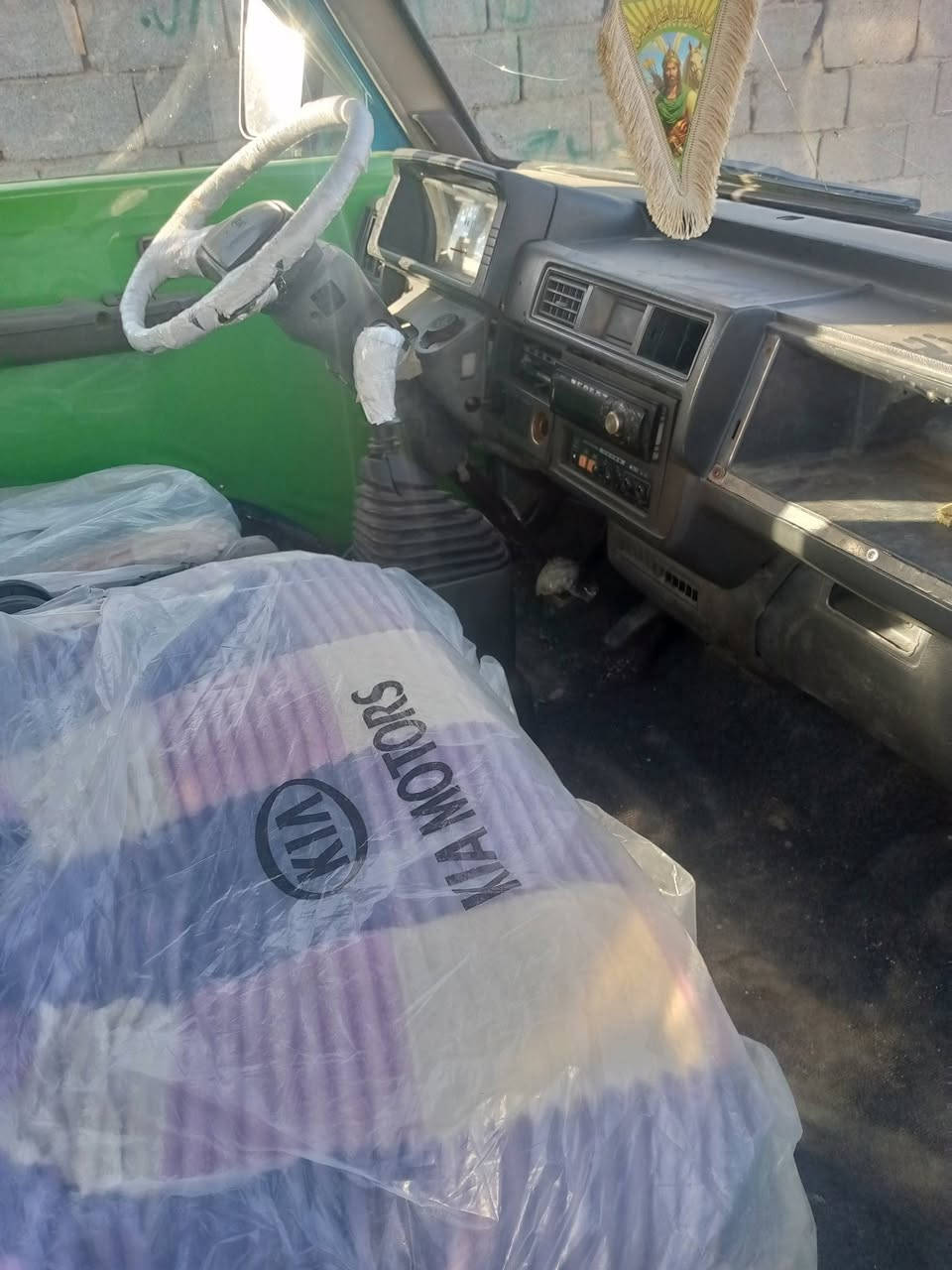 سلام عليكم كيا للبيع موديل 93 سياره جاهزه عوزها بس كهربايات واذا مراوس بكيا هم ترهم ونطي فرق سياره موجوده بلكوت رقم بغداد سنويه صاقطه اتصال ***********
