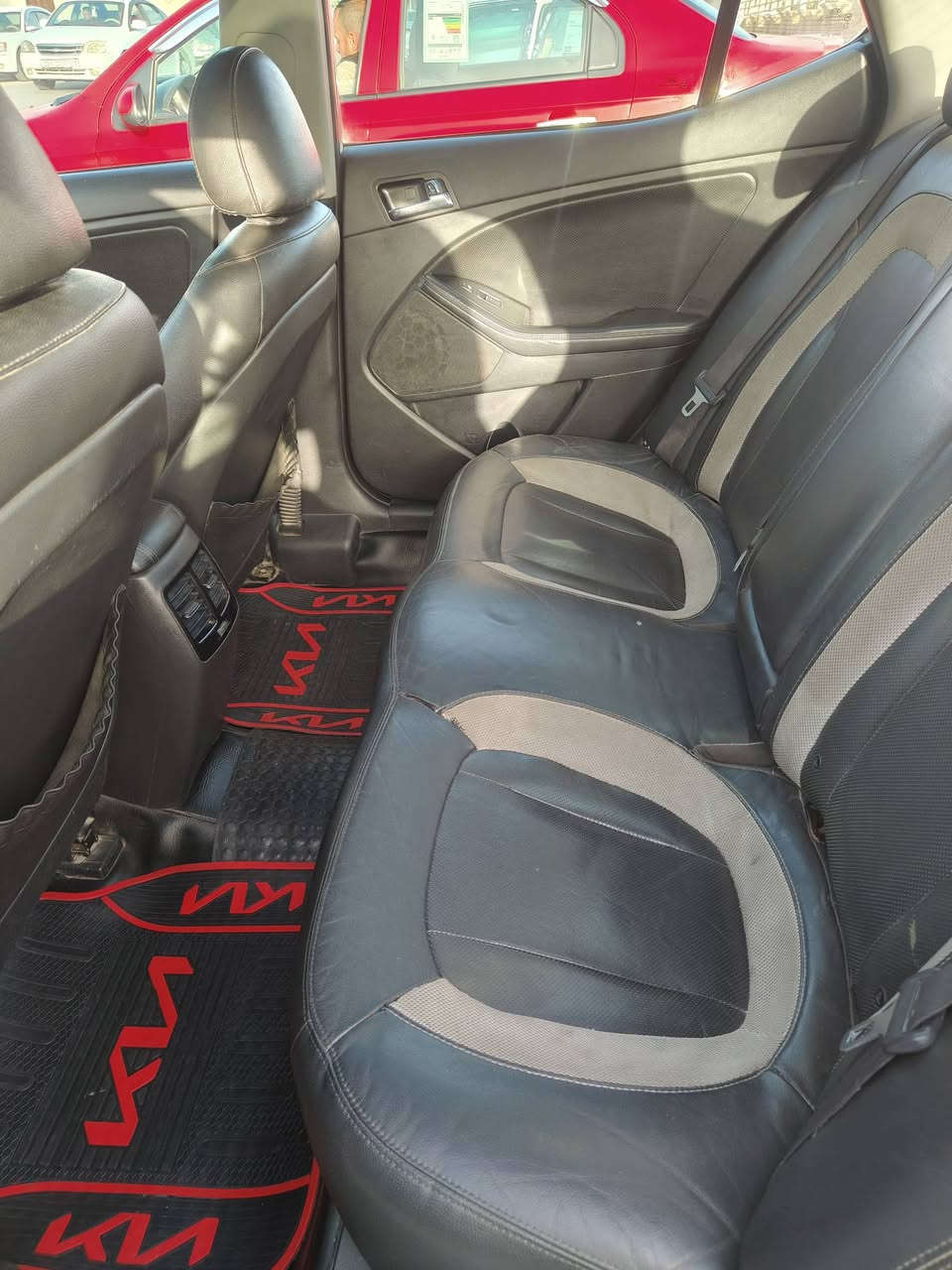 السلام عليكم
للبيع اوبتما 2011 امريكي ضربته بنيد وجاملغ صبغ بدون دواخل بالعراق كلير رش بابين والجاملغ عكس السائق الخلفي بدون دواخل سياره فول مواصفات vip اعلى شي بالاوبتما 
رقم انبار دولي جديد كير ومحرك بحاله جيده حداديه نص عمر 
السعر 105$ وبيها مجال 
مكانه فلوجه 
اتصال ***********
