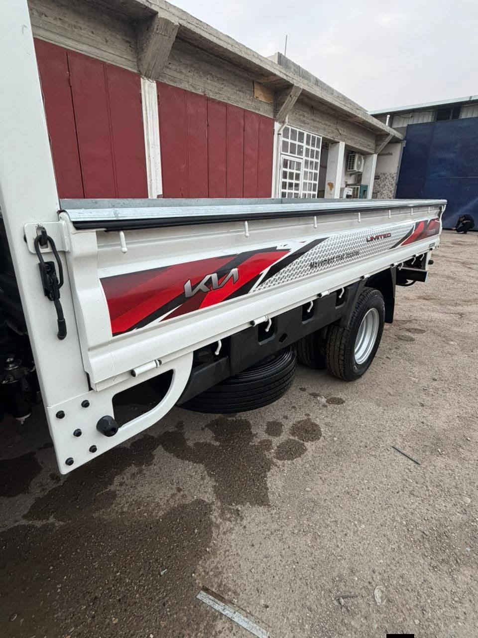 كيه فحل موديل 2025  مكينه 4000 تايرات محوره 14 مكينه مفتوح تانكي محور سياره جديده تخم تاير رقم بغداد انكليزي تحويل مباشر أو وكاله مكان ديالى بعقوبة سعر 210 بيهة مجال بسيط ***********
