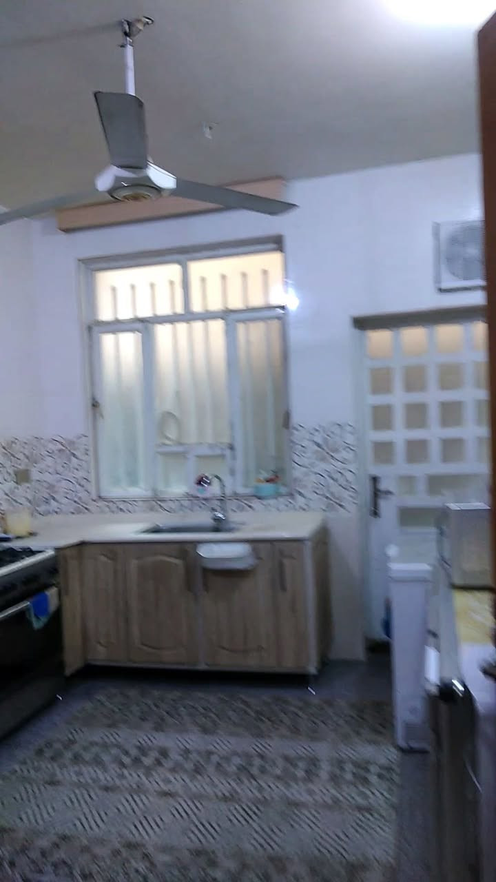 بيت للبيع في الامين الفلكة المشجرة قرب جامع الرسول 75م طابقين ونص واجه 4الاربع بناء حديث قرب قناة الخدمي شارع هادئ ***********
