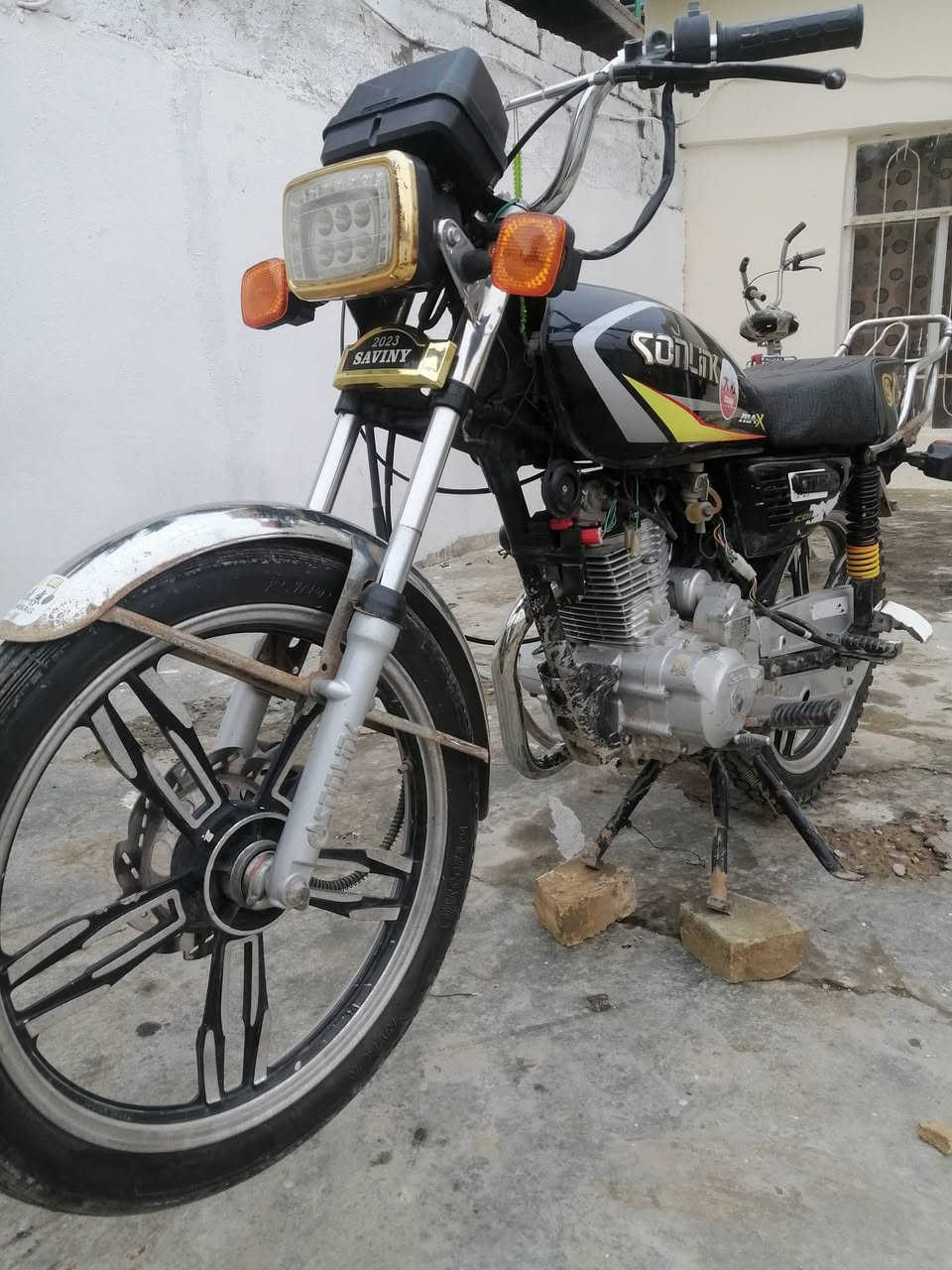 السلام عليكم دراجه للبيع موديل ٢٣ كامله مكمله من ناحيت كلشي شلعه معدل اوراق اويلاله كله مكفول مكاني بعقوبه العباره السعر ٤٧٥ وبيها مجال بسيط *********** او واتساب ***********
