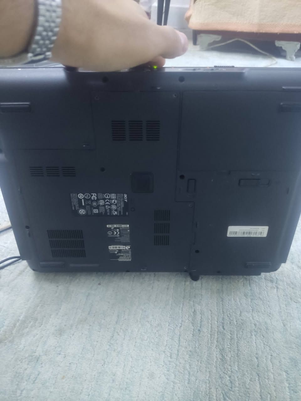 السلام عليكم شباب لابتوب ايسر  ويندوز 7 الابتوب مناقصة شي  شاحنة أو بنكة وياه هم أو جنطة او ماوس  السعر 65وبي مجال 
للتواصل ***********
