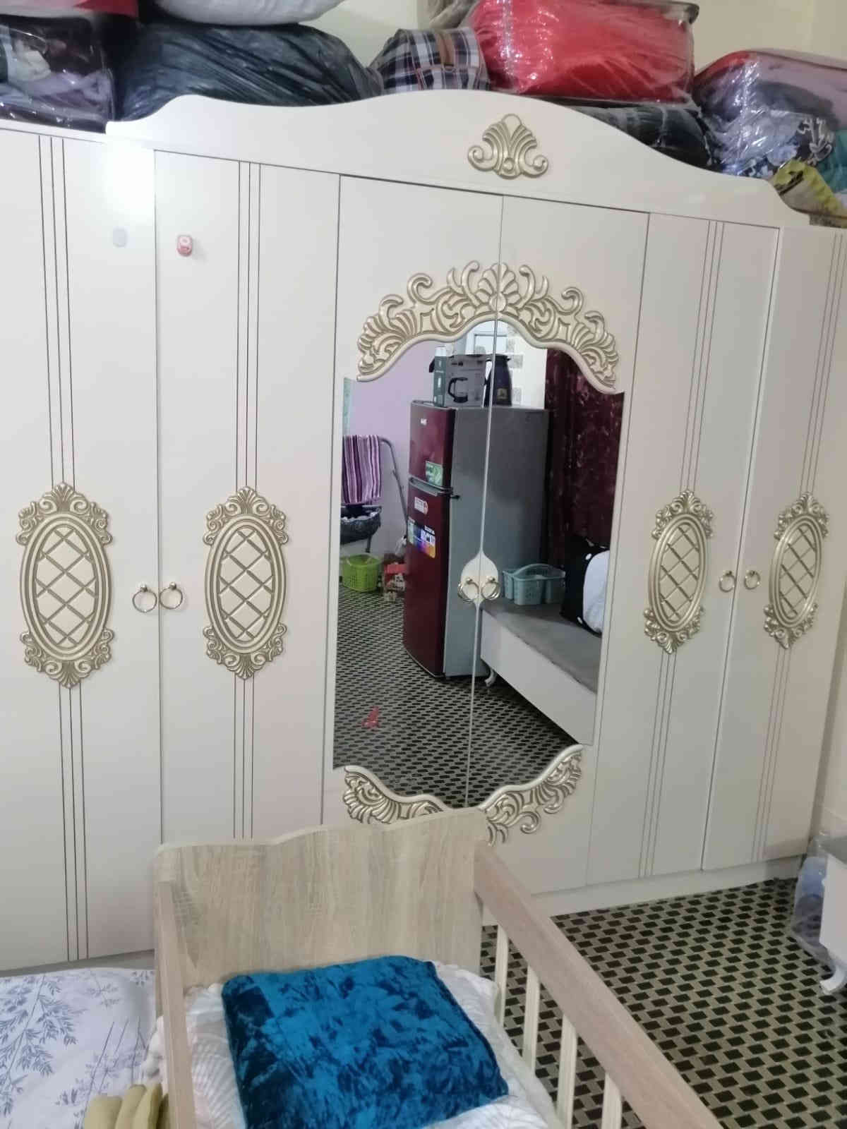 السلام عليكم غرفتين نوم تركيات مستخدمات ٣ اشهر كل غرفة تتكون من ٧ قطع سعر الغرفة ٧٥٠ الف مكاني بغداد/المدائن اي استفسار المراسلة ع هذا الرقم بي واتساب ***********
