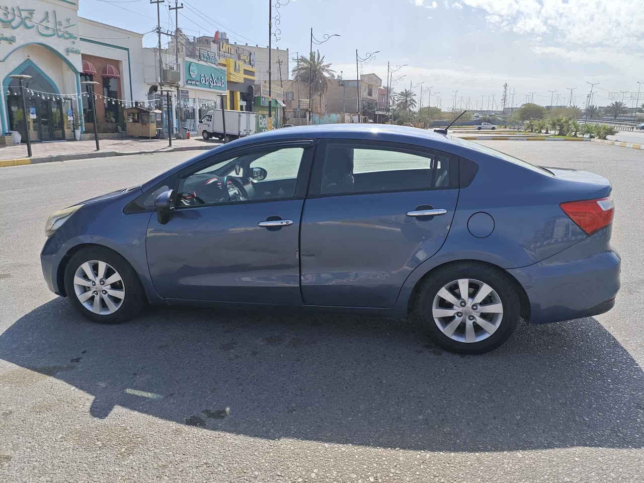 🚗 كيا ريو 2016 وارد أمريكي 🇺🇸 — فرصة للباحث عن النظافة
سيارة مرتبة جداً ونظيفة استخدام شخصي، جاهزة للاستخدام بدون أي مصروف، مواصفاتها ممتازة وحالتها تشهدلها.
✅ محرك 1500 GDI اقتصادي وعزم ممتاز
✅ قير أوتوماتيك تبديلاته ناعمة
✅ اللون نيلي مميز وراقي ✨
✅ ماشية 73 ألف فقط
✅ شاشة لمس حديثة تدعم الإنترنت والاتصال
✅ تبريد جديد وبارد جداً ❄️
✅ حدادية جيدة جداً
✅ رقم بغداد مميز
✅ داخلية مرتبة والسيارة محافظ عليها
✔ فحص شرط للجادين
✔ جاهزة للسفر والاستخدام اليومي
✔ سيارة مريحة وعملية واقتصادية بالبنزين
📍 الموقع: كربلاء 
📞 للتواصل اتصال أو واتساب:  ***********
💰 السعر مناسب قياساً بالنظافة والحالة وقابل للتفاوض بالمعقول بعد المعاينة. كربلاء, العراق
