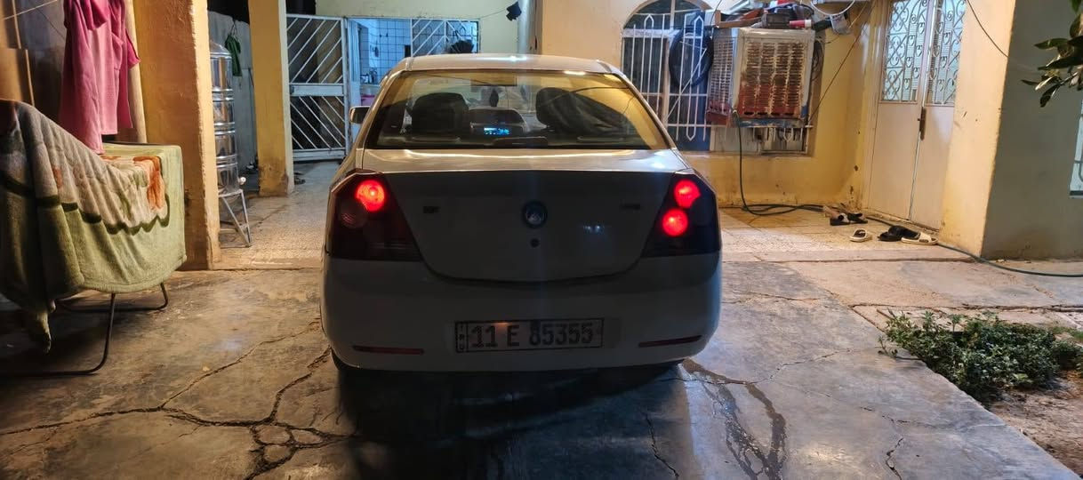 ويهسلام عليكم جيلي MK2013سياره مكفوله من حادث وضربه بيها قطع صغار موضحات بل فديو سياره سنويه 2030 يلا تنتهي بسمي مصفره غرامات مكينه تبريد تدفئه صدر كهربائيات كلها شغاله لايت زنزن العالي وناصي شمسي سياره خير من الله ماناقصها شي سعر 43 بيها مجال قليل *********** مكاني بغداد البياع
