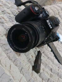 كامره نيكون 5300 له بيع سعر 325 بيه مجال