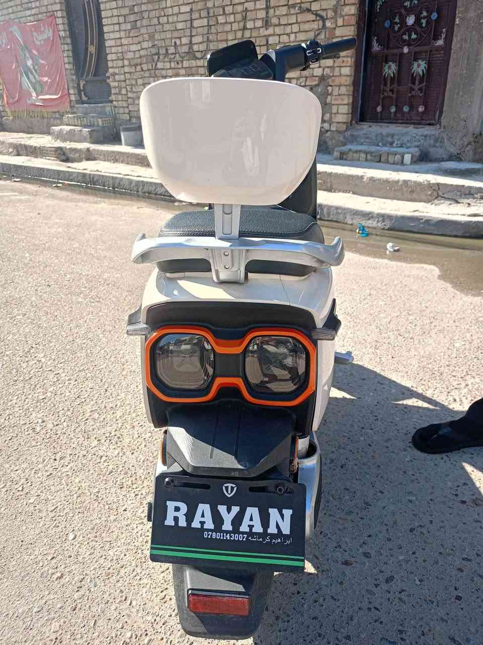 السلام عليكم ورحمة الله شباب دراجة شحن شركه (الريان) دراجه بحاله الوكالة اي مشكلة ما بيها ما عدى دكمه الهورن يرادلها تبديل فقط *الدراجه احلى من الصور بل حقيقه تاخذها على الفحص مكاني بغداد ام الكبر والغزلان للتواصل ***********
