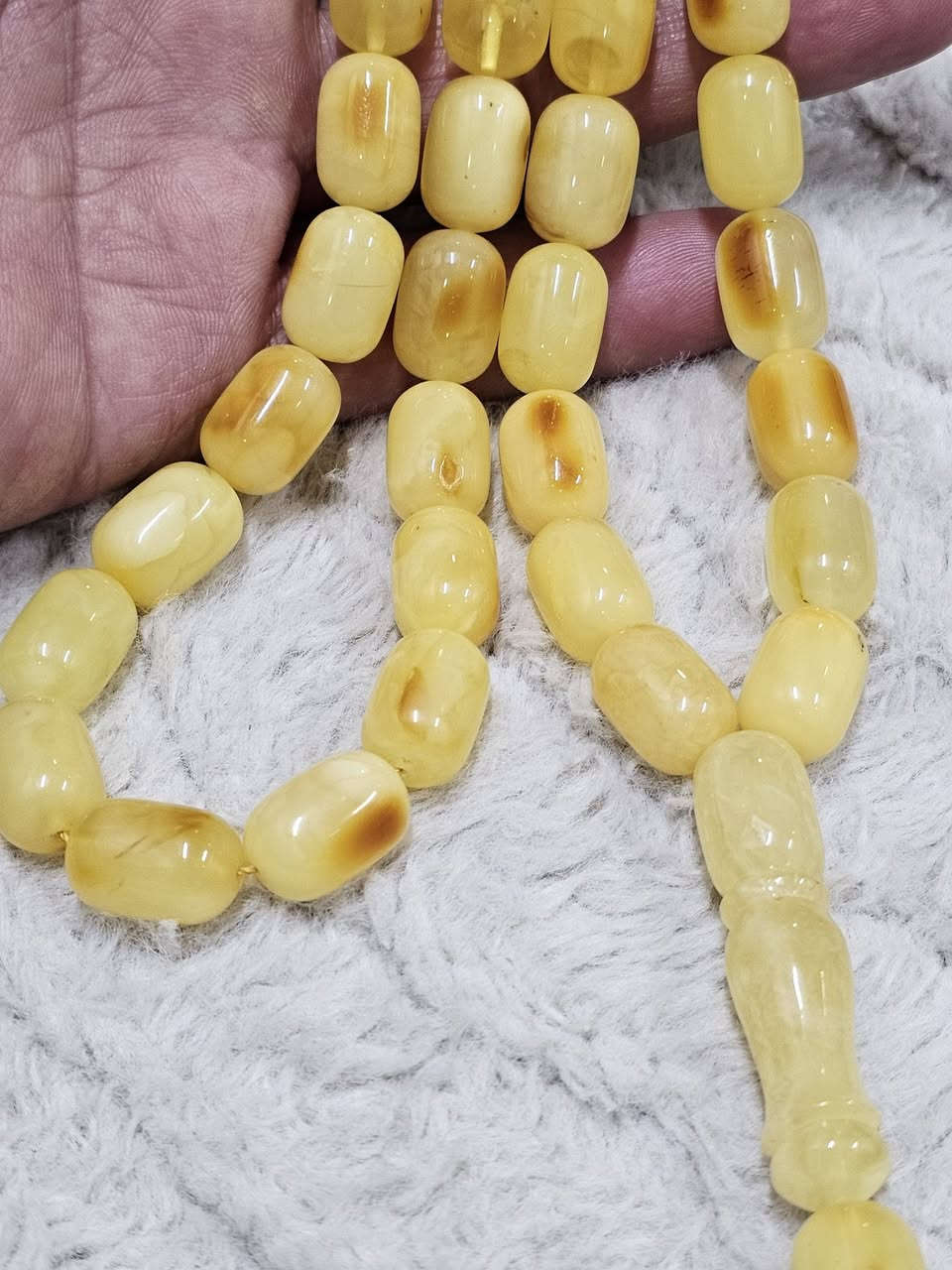 عودة مع عشاق المسابح الخشنة
مسبحة من كهرب بحر البلطيق الحر الطبيعي قليل الشوائب جدا قليلة شوائب قريبة على الصافي شرط وضمان مدى الحياة بأصالة الخامة لاكبس لاضغط لا مسال لامعالج ولاكهرب صيني 
وزن ٥٩ غرام ٤٨ حبه قياس الحبه ١٠.٥×١٥.٥ ملم 
يوجد توصيل لكافة محافظات العراق


**إذا كنت صاحب هذا الإعلان وتريد حذفه لأي سبب، رجاءا أرسل رسالة إلى الدعم الفني**