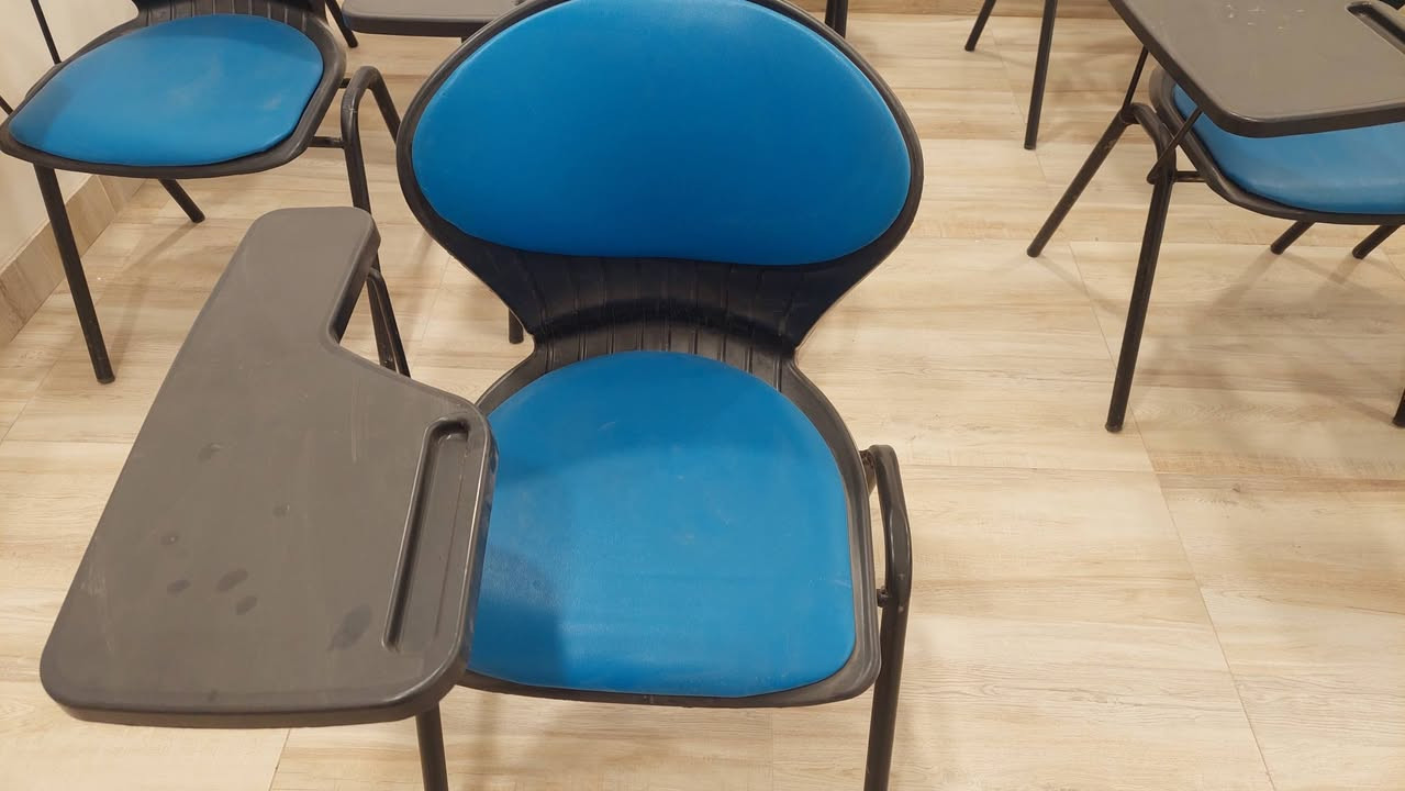 كراسي للبيع
***********
