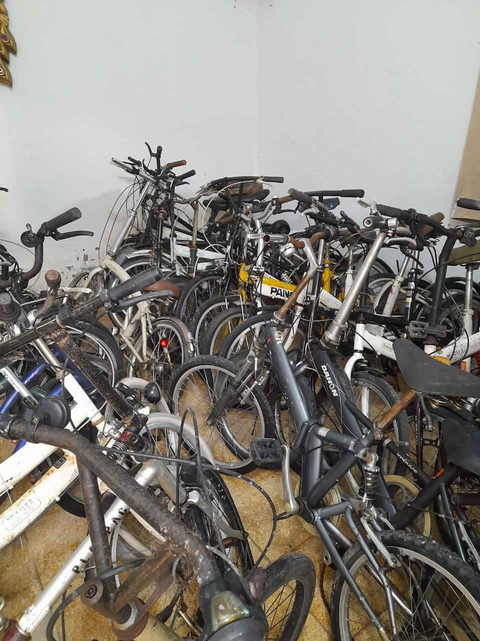 سلام عليكم
اخوان بايسكلات باله للبيع جمله 
حجم.20 
حجم. 16 
طباكي + ياباني
العنوان البصره 
للتواصل
***********
