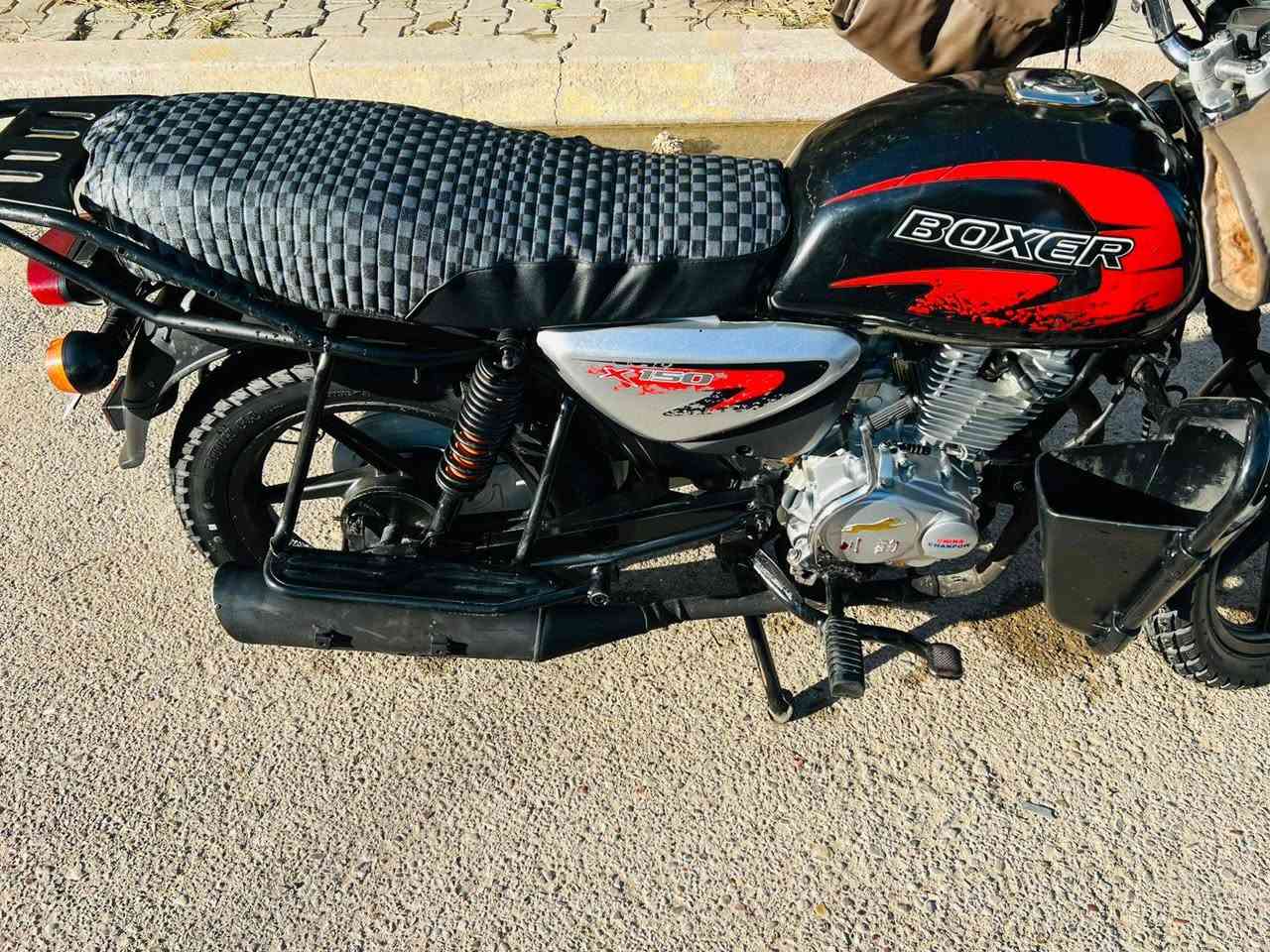 سلام عليكم ~دراجة بوكسر 2020نضيفة حيل استعمال شخصي تايرات بلولبرنات زنجيل ميزانيات كلة جديد الدراجة مصروف عليها هواي ومرتبة الجناي ولي يعرف بيهن يشوف
محركها  البلادي موجود شادلها شاينك 25 /رقم بغداد  بسمي تحويل ثاني يوم مكاني بغداد  المحمودية سعر 1900 وبيهة مجال قليل 
***********رقم اتصال فقط 
كلشي موضحلك اخيك اذا مو شراي لا تخابر تكول شبيها ❤
