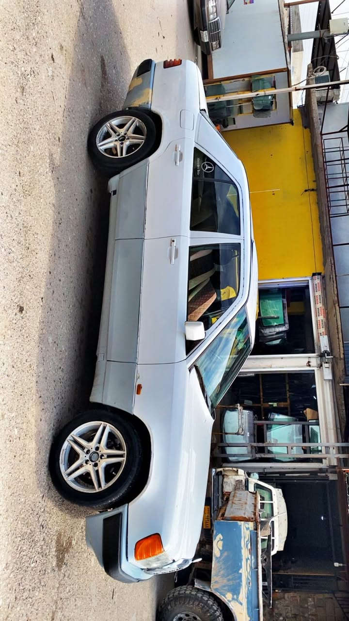 مارسیدس کوپەی مەکینەی بەتە ۲٥٠٠ vvtزۆرتازەو جوان گێر تۆماتیک پێشودوای تازە داگیراوە جرکەی تیانیە سەنەویو وەکالەو ڕێگە پێدانی مروری بۆکراوە هەموگیانی جایزە بەس سایەقێکی ئەوێ  (٠۷۷۲۲۲٥۸۳٠۱) كالار, السليمانية
