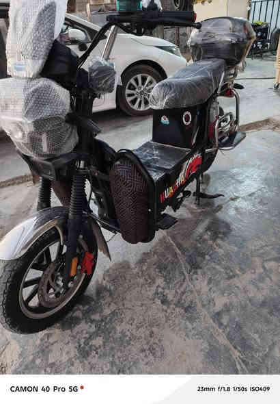 السلام عليكم
هيوشه للبيع موديل ٢٤ بطاريات تخم جديد بيها
السعر ب ٥٥٠ وبيها مجال ترهم بيع و ترهم مراوس
***********
