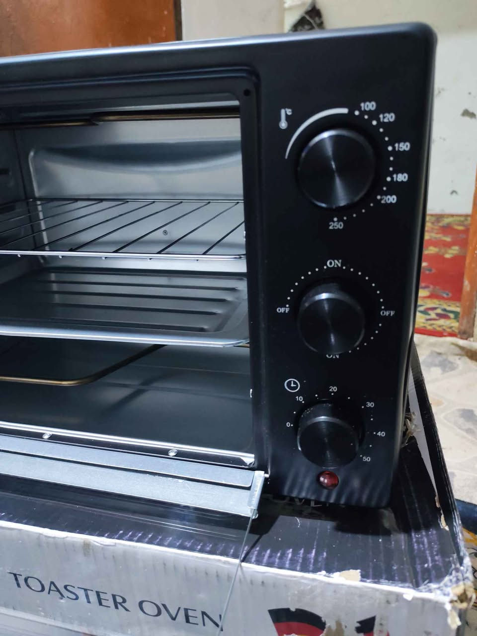 عندي اوفن للبيع 
اشترينا وطلع حجمه صغير كلش ماعجبنه مال عائله صغيره 
اشترينا ب50الف رايده ب40 قفل جديد كلش بس فتحنا الكارتون الي يريده خل يخابرني ويجي ياخذه السعر نهايته مابي مجال 
 *********** البصرة, العراق
