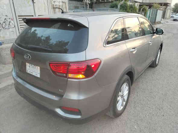 السلام عليكم سورنتو للبيع وارد امريكي ٦ سلندر  موديل 2019 سياره بوضع الزيرو ماشيه ٤٠ الف حادثها بسيط كما هو موضح في الصور سياره بدون ارباك بدون دواخل سياره جاهزه للأخير تخم تاير تبريد ثلج مكينه كير ممفتوحات سياره بيها صبغ قبق الصندوك سياره اي قطعه بيها ممفتوحه
المواصفات
١ شاشه كبيره
٢ كامره دواره
٣ مانع تزلج
٤ صعود مرتفعات
٥ ثلاث انضمه قياده ايكو سبورت نورمن طبيعي
٦ جهتين تحكم ستيرن
٧ كروز سرعه 
٨ فور ويل 
٩ سبعه نفر 
١٠ رادار 
١١ اشاره بلمري 
بعد بيها مواصفات 
ملاحضه السعر 198 ورقه للأتصال على الهاتف *********** بغداد
