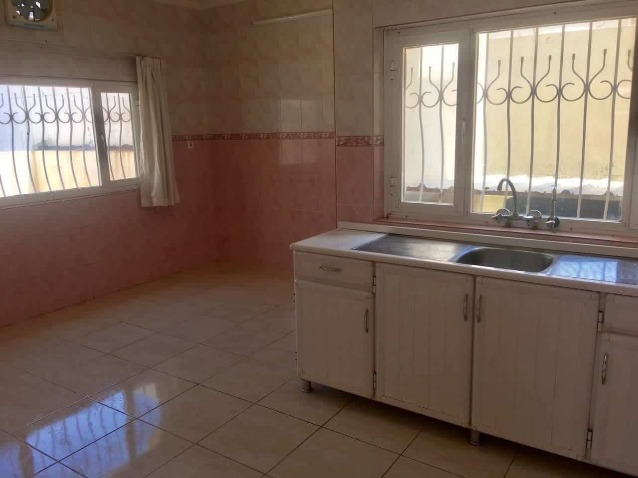 مشتمل ٣٠٠ متر طابق ثاني للايجار بشارع القدس قرب قرية الهدايا غرفتين استقبال صالة ٢ مطبخ صحيات 
***********
***********
واتساب تليكرام اتصال
