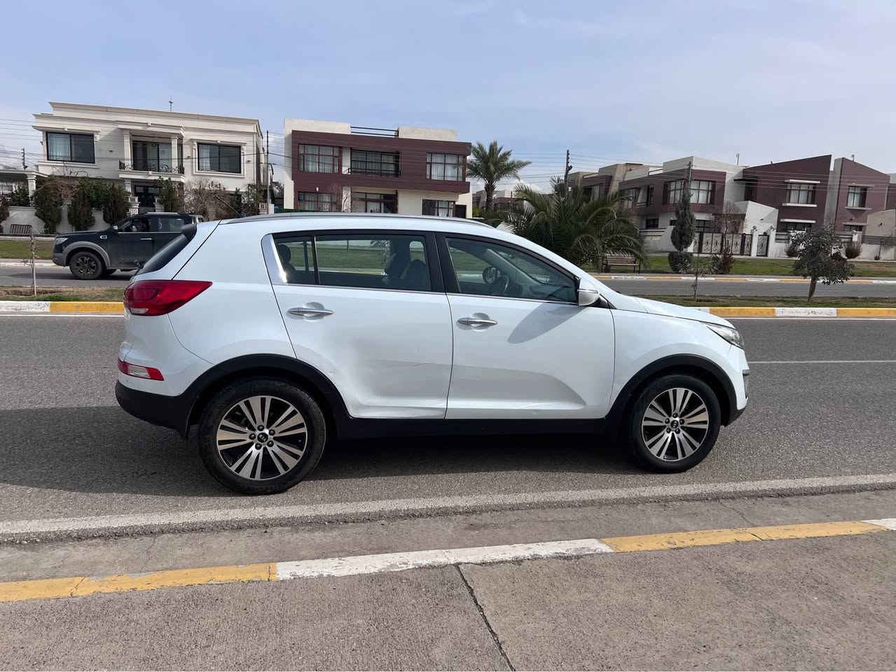 موديل 2016 
ماشيه ٧٧ ميل حقيقي
السياره جاهزه بحالة الوكاله 
حساسات امامي وخلفي وكامره 
تايرات وصدر جديد 
كير ومحرك وتبريد وكهربائيات 
بشرط التحويل ثاني يوم 
مكاني اربيل 
*********** أربيل, العراق
