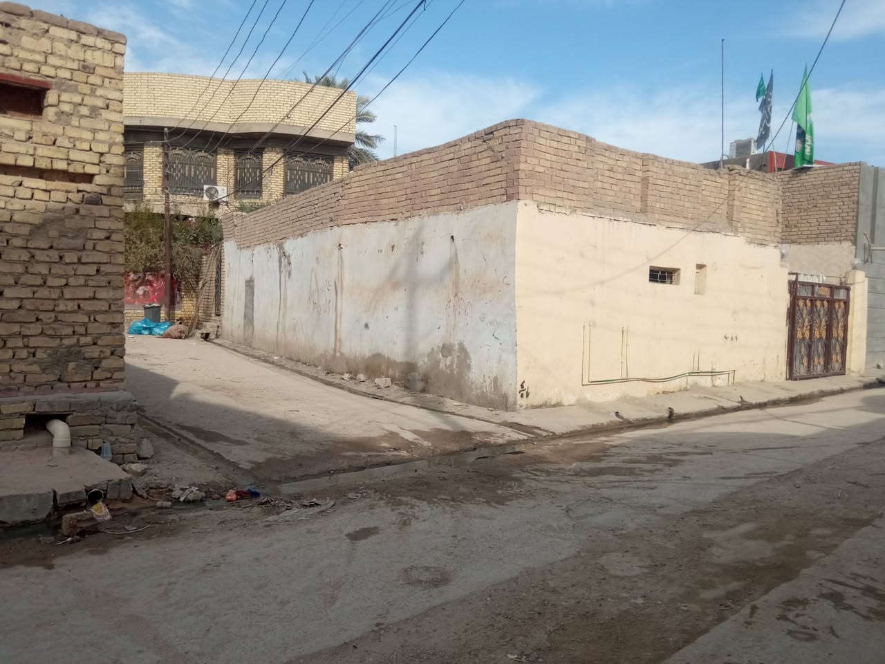 دار للبيع طابو صرف /حي الصناعي /مقابيل شركه الجوهره /يبعد عن الشارع العام 50 متر /بناء قديم باعتبار قطعه /السند 196 مساحه واقع حال 150/ ركن على شارعين شارع 10/ وشارع 4 وكافه الخدمات سعر 90 وبي مجال/ للاستفسار اتصال على هذا الرقم //***********
