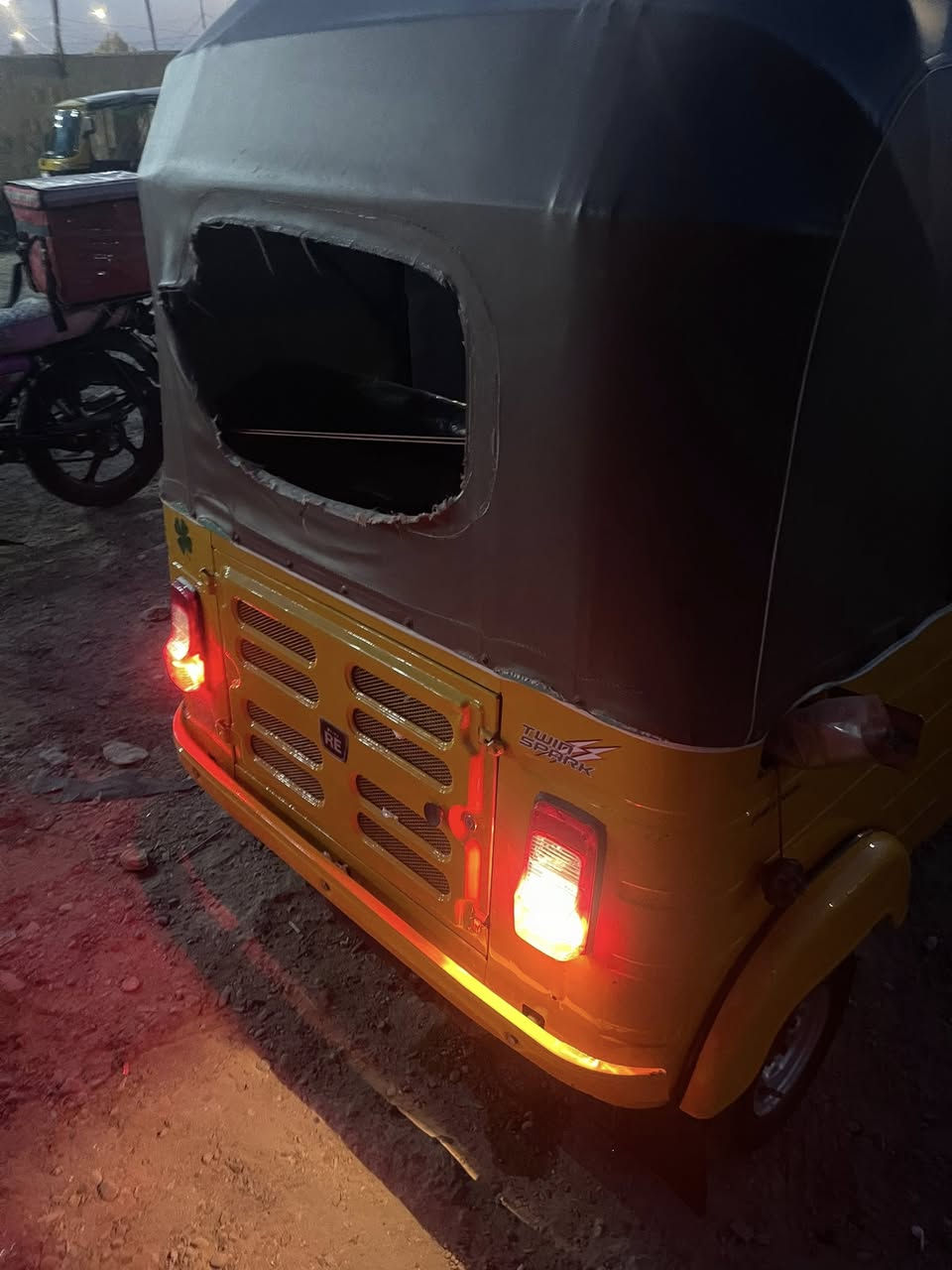 سلام عليكم تكتك مديل عشرين. شهر ٣ تكتك مكحله بل لغد بس لبقيه تكتك كفاله عامه من كلشي من مكينه من كلشي تخم تاير جديد بكلايت جديد تغليف كشنات جديد عله دبلات كهرباهيات جديده مكاني بغداد بياع رقمي ***********
