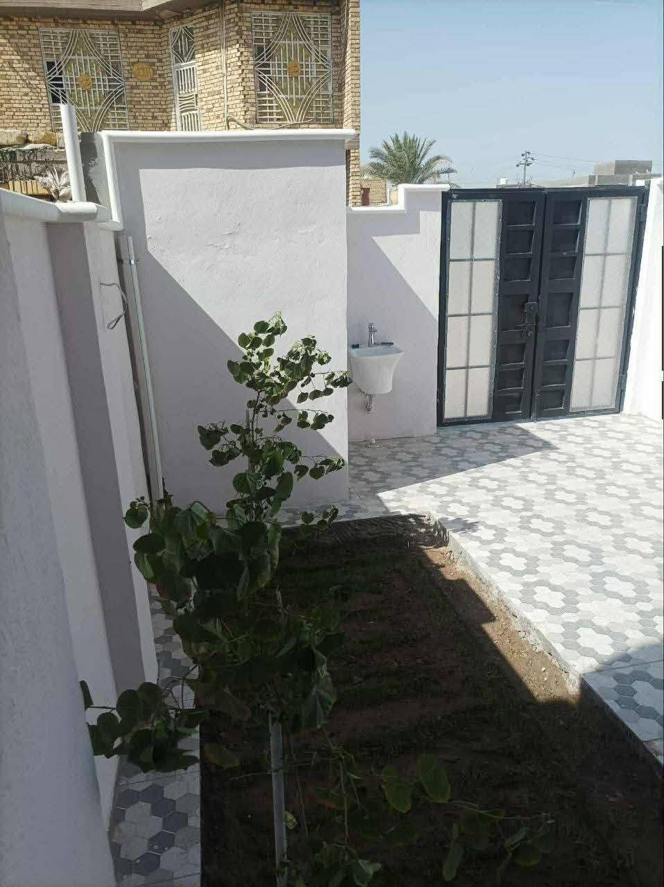 متوفر 👇
(( دار طابو صرف ١٢٥ متر في حي الأمير ال٩٥ )) للبيع 
جهة  مدرسة الشهيد ابراهيم الدلوي 👈🏻بناء طابوق حديث  سقف كونكريت البيت جديد  شغل درجة اولى 
 مساحة ١٢٥متر .. رقم العقار 95/114  يحتوى على : (استقبال _ مطبخ_ صالة _غرفة نوم _ صحيات داخل وخارج) _ بالإضافة الى حديقة صغيرة _كراج  ٦متر كما موضح بالصور  👇 وبسعر مناسب 🥰
#تحويل_مباشر 
للإستفسار مراجعة مكتب الجوادين للعقار الواقع مقابل طابو الهاشمية او الإتصال بالأرقام التالية
 
*********** علي البحراني 
*********** منتظر الزبيدي 
*********** غانم الحساني
