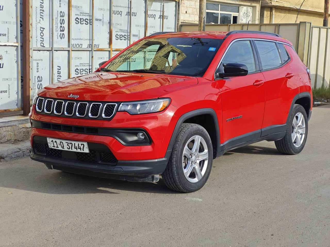 السلام عليكم للبيع جيب كومباس فئه لاتيتيود 
وارد امريكي موديل 2023 بدون ايرباك 
ماشيه 15 الف ميل حقيقي يعني زيرو 
محرك 2000 تيربو صاروخ المرغوب 
رقم بغداد دولي باسمي تحويل مباشر 

السياره فقط حادث امريكا والباقي كلها مكفوله 
محرك وكير مكفولات اسبانه ماممدوده عليهن شرط 

السياره جديده وجاهزه وبعدها بريحه الشركه 
السعر / 145 ورقه 
العنوان/ بغداد/ حي الجهاد 
للاستفسار/ *********** واتساب او اتصال
