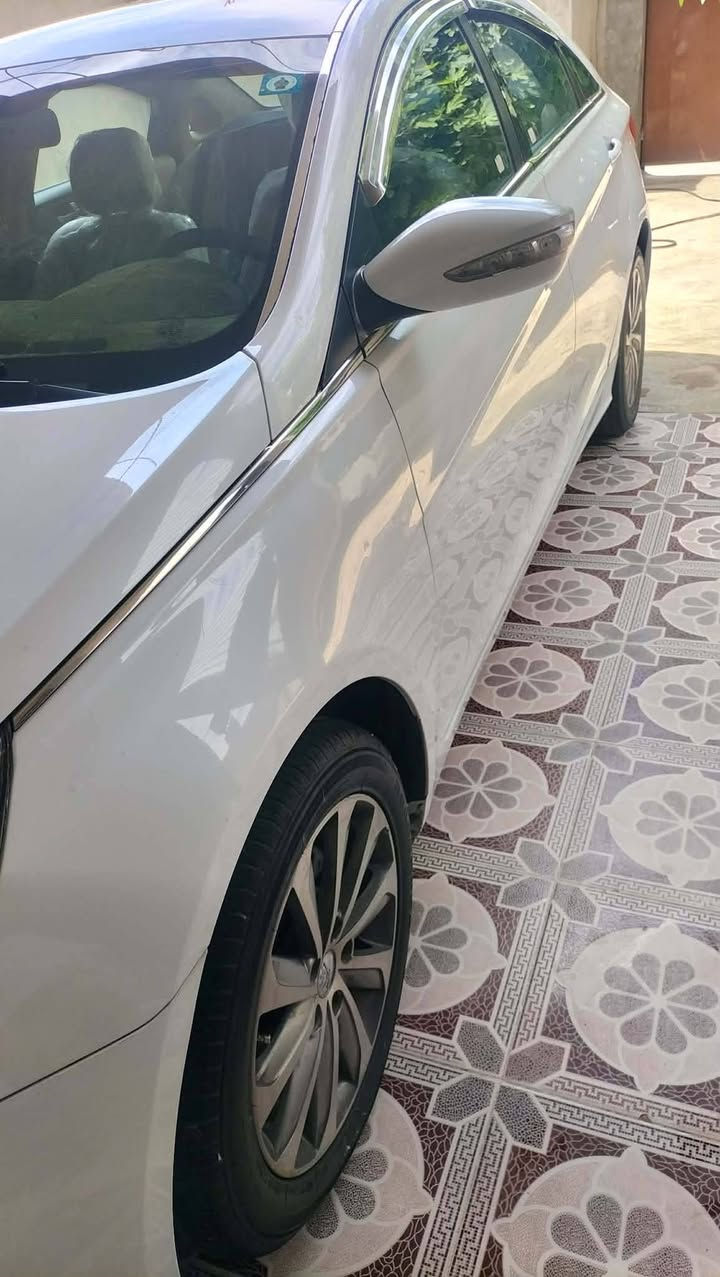 اسلام عليكم بيع مستعجل سياره سوناته موديل 12 خليجي محرك 2400مامفتوح شرط وكير شرج بيه باب مبدل وشويه بل هلال مال جملق الوره وكل السياره شرط السعر 105 رقم الهاتف *********** /***********
