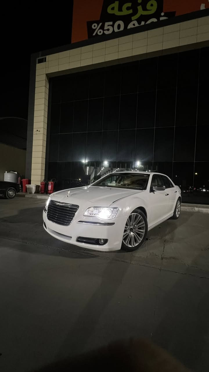 اوباما أدوات كصه جنطه موديل 2014
السياره فول عده الفتحه محرك 5700هيمي 
السياره كامله ما نقصه شي 
متومه وكامله 
مكان السياره بصره 
سعر 57وبيه مجال بسيط
رقم تلفون ***********
