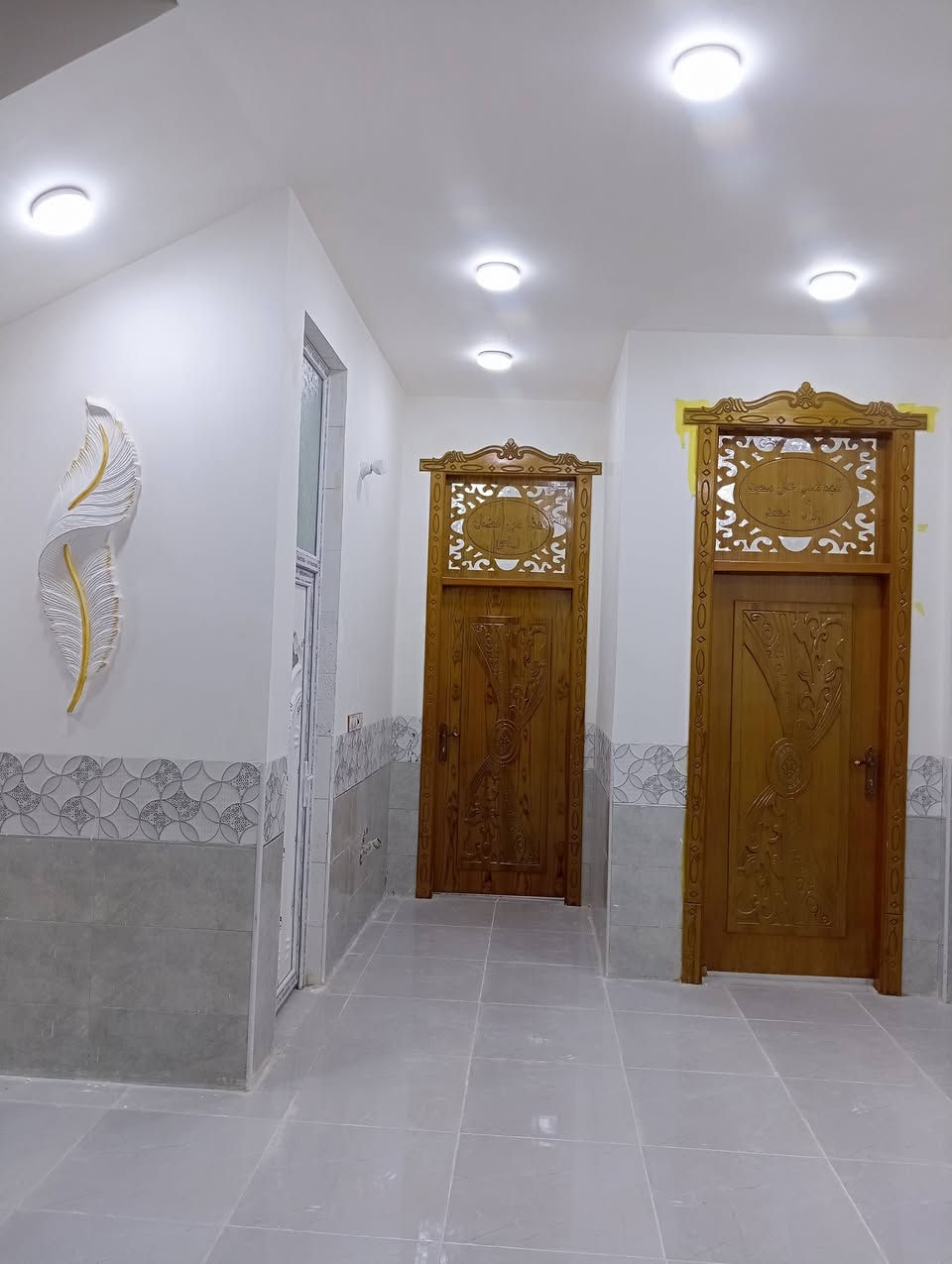 دار للبيع
للبيع مجمع حجي حسين مقابل مستشفى قريب أسواق أبو احسان 
يتكون من استقبال 
وغرف نوم العدد 2 
صاله 
مطبخ حار وبارد 
صاله فوك طول 7متر 
مجمع صحيات داخلي و خارجي 
مناور العدد 2 
المساحه 200 متر 
بناء طابوك جمهوري درجه اولى 
البيت فارغ جاهز لسكن 
جهز من البناء بتاريخ 20/2/2026
استفسار ***********
***********
