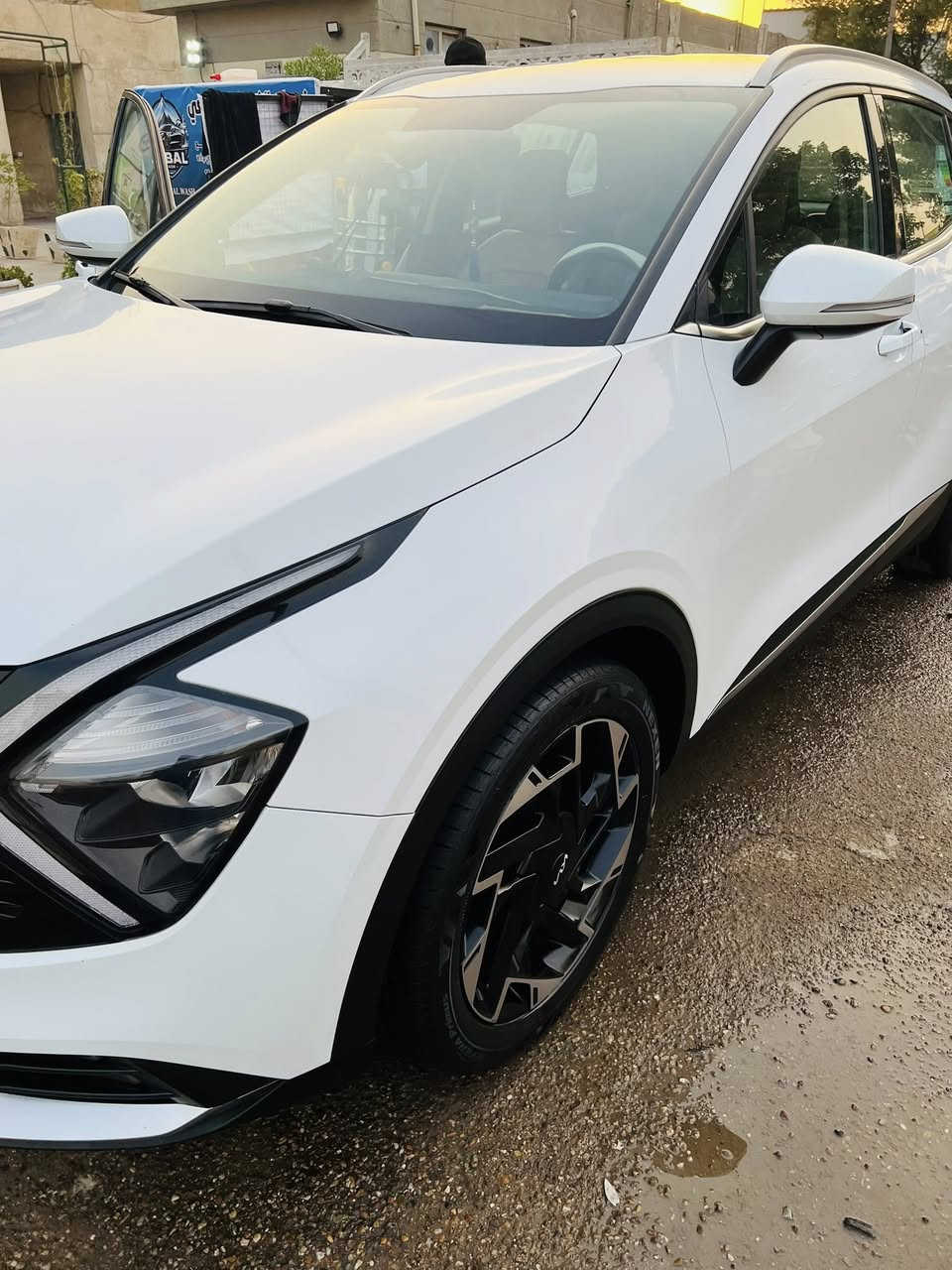 سبورتج خليجي للبيع موديل 23 ماشيه 32 الف نص فول بصمه تشغيل عن بعد سايد بريك بصمه تحكم سترين جهتين رادارات حساسات امامي خلفي مري شفط تحديد مسار مثبت سرعه مكفول من الضربه والبارد والصبغ والتحكيل بيها شخط بالباب مال السائق اقل الاصبع    السعر 225 ورقه وبيها مجال المكان بغداد شارع فلسطين 
***********
