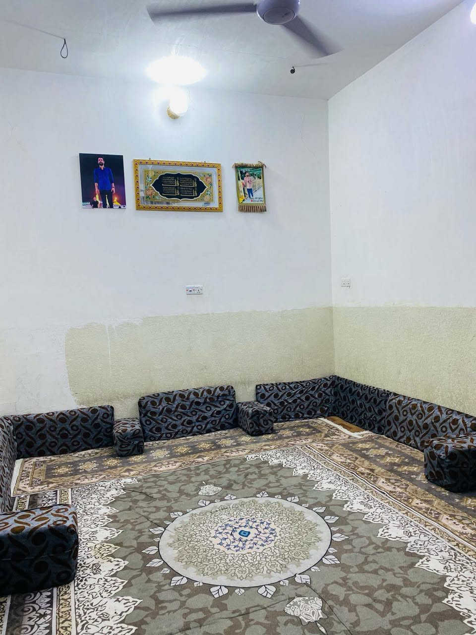 مكتب عقارات احمد الركابي

🟦 بيت طابقين للبيع

🏠 عنوان البيت/ الموحيه قرب دار المسنين🔲 

موقع البيت/ بصف الركن ع شارع 15م  __ و مقابيله شارع 10م✅ 

✅ مساحه__100م__ بيت خلفي 

ط الاول// غرفه صاله صغيره
إستقبال مطبخ صحيات داخلي وخارجي طارمه ومنور⬛ 

🟦 ط الثاني__ غرف نوم 3
غرفتين كاملات بس غرفه وحده ماكامله واصل نص بناء

✅ عرض الدربونه ((متر ونص))

نوع البناء// طابوك عكاده طابق الأول والثاني فرمستون سطح صبابه

⚠️ كافه الخدمات ماي كهرباء مجاري تبليط باب البيت 

اي شخص عنده عقار للبيع يدخل خاص خلال أسبوع ينباع الك✅⚠️ 

اي⚠️ شخص يدور ع بيت كافه العقارات موجوده عنده شقق وحدات سكنيه بيوت مبادره كلشي متوفر يمه 🟣

للاستفسار الاتصال على الرقم *********** واتساب احمد الركابي

