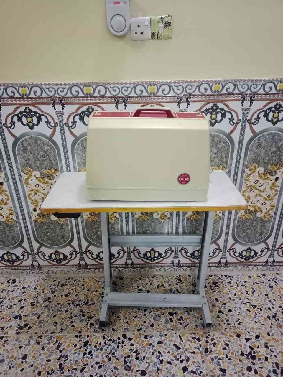 مكينه جديده ونضيفه
الرمادي الثيله الشرقيه قرب مدرسه احمد شوقي هي والميز.
***********
